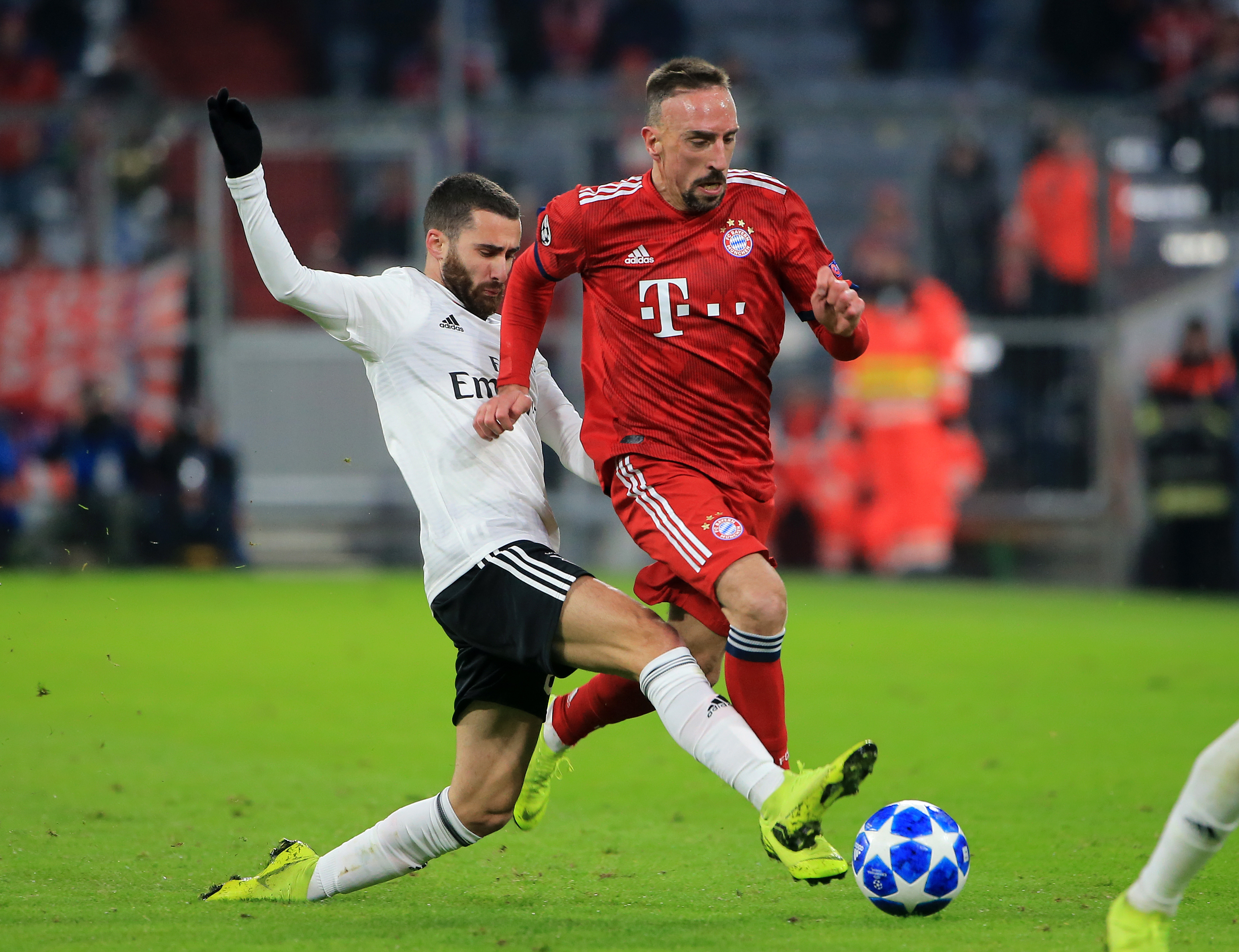 本菲卡训练开放日，今晚绝杀压哨引欢呼，欧冠在即，纪律约束更严格(校霸学霸双男主)