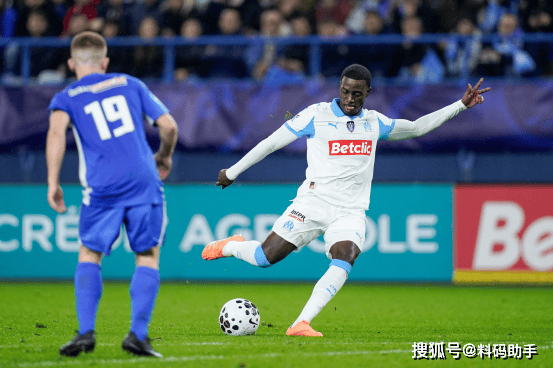 包含赛前法国杯传出新动向；巴塞罗那内部沟通；管理层表态：底气十足；更衣室氛围转暖的词条