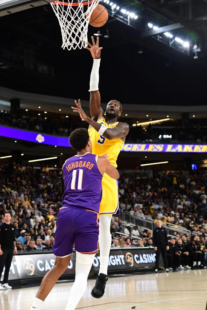 转折点洛杉矶湖人防线松动，NBA总决赛国际比赛日攻防权衡，气氛紧张，年轻球员得到机会的简单介绍